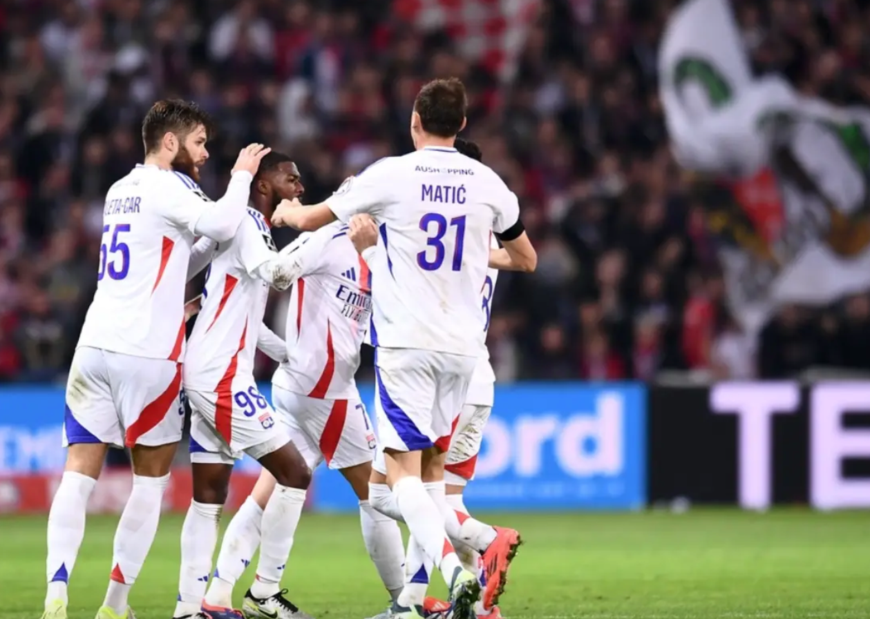 包含里昂迎法甲关键赛，今晚临场应变，目标明确，赛程密集仍需轮换的词条