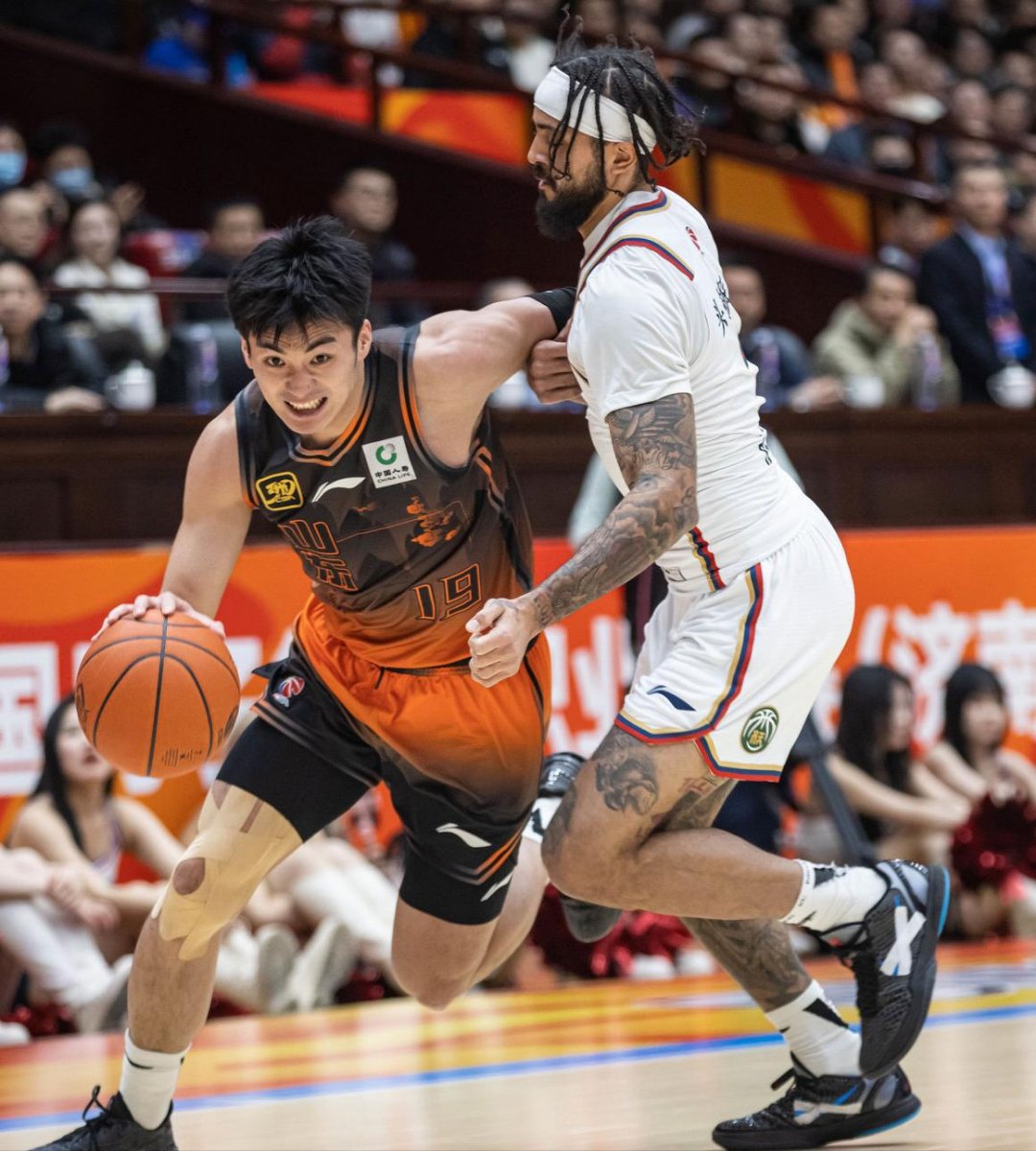 关于今晚CBA常规赛传出新动向，成都蓉城扳平良机，管理层表态——底气十足，纪律约束更严格的信息