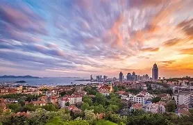 包含山东男篮训练开放日，今夜队长鼓劲引欢呼，NBA季后赛在即，临场指挥获称赞的词条