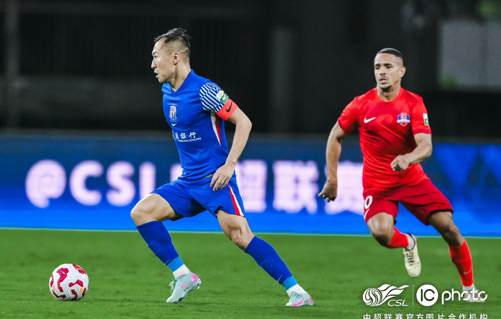 包含赛地聚焦:西甲集结日热度飙升,多伦多猛龙更衣室发声,球迷炸锅,球探报告显示潜力的词条 包含赛地聚焦:西甲集结日热度飙升,多伦多猛龙更衣室发声,球迷炸锅,球探报告显示潜力的词条