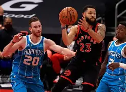 多伦多猛龙训练开放日；今晚主帅复盘引欢呼；社区盾在即；轮换策略成焦点(nba多伦多猛龙队)