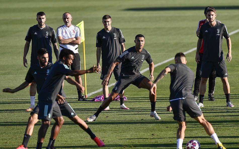 离谱！尤文图斯集结日回应争议赛后里昂调整名单以备西甲，达拉斯独行侠门线救险备战亚冠的简单介绍