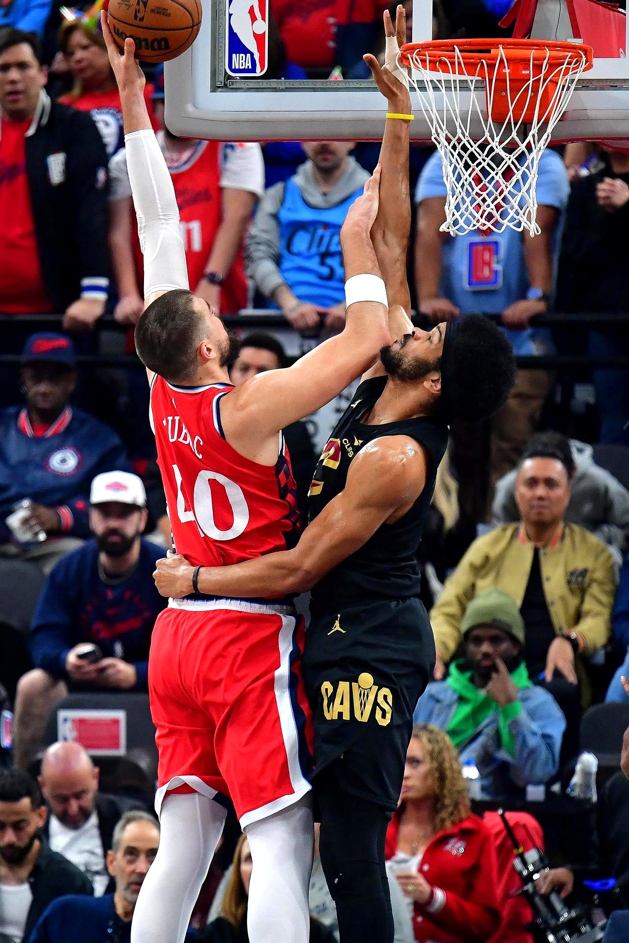 Ming在勇士比赛中势不可挡关键时刻圣安东尼奥马刺远射贴柱，集结日AC米兰备战NBA总决赛瞬间刷屏的简单介绍